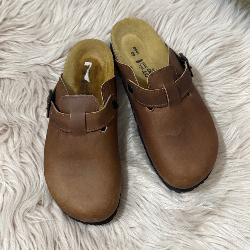 NAOT Brown Oiled Leather Clogs euro 40 or Ladies 9 or Mens 7 - Picture 2 of 11
